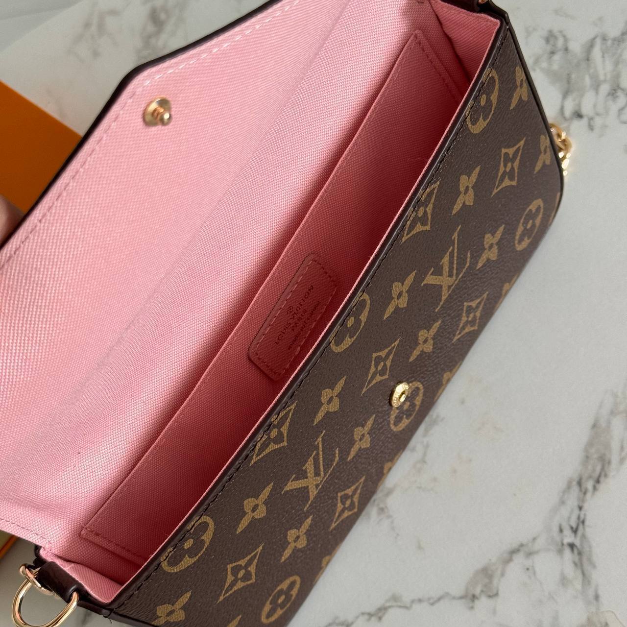 Клатч Louis Vuitton 7