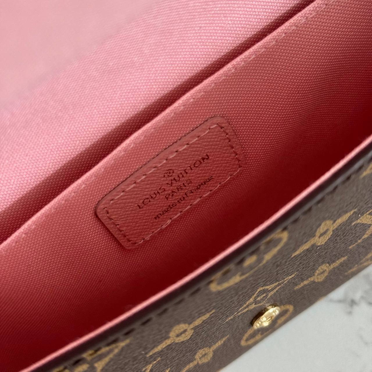 Клатч Louis Vuitton 8