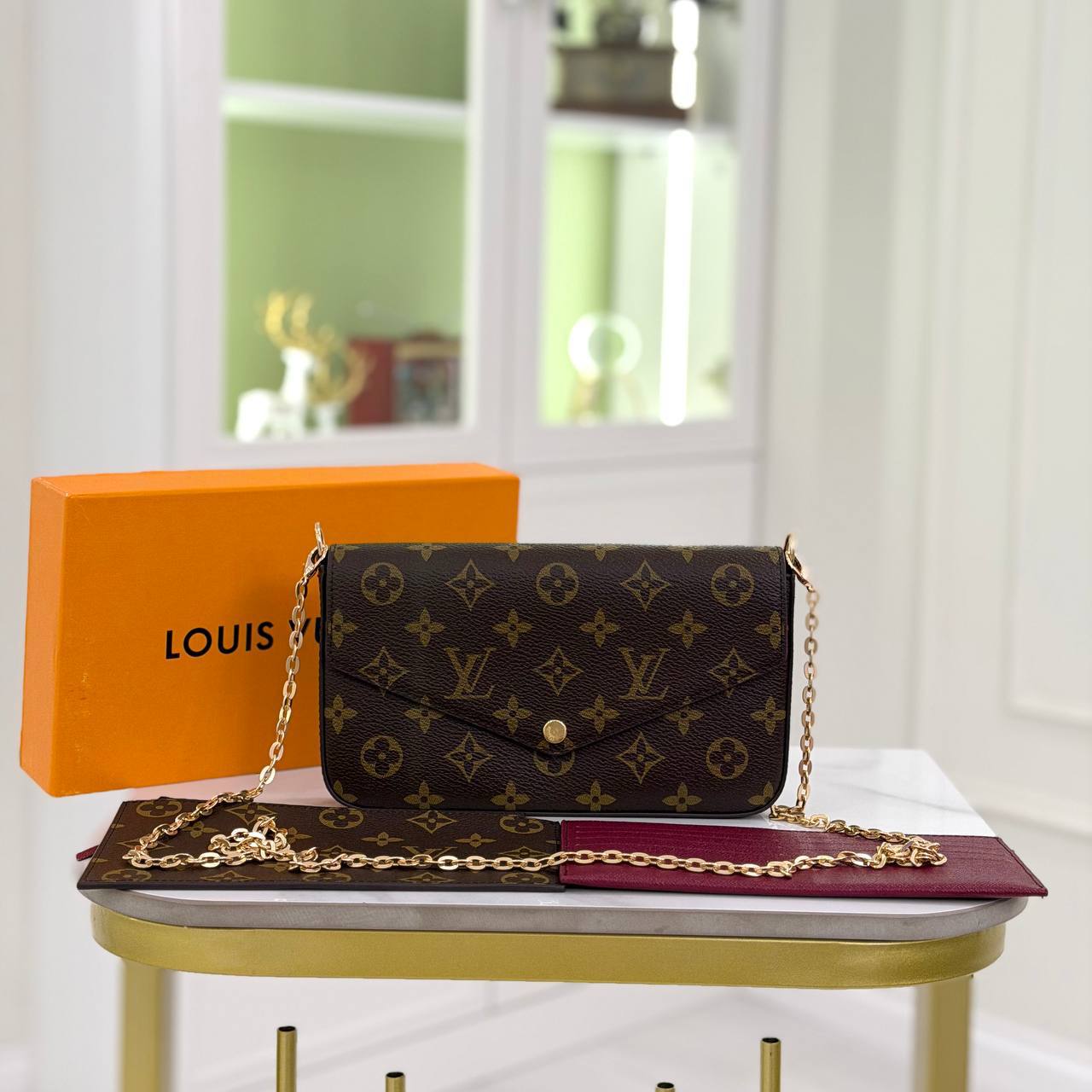 Клатч Louis Vuitton