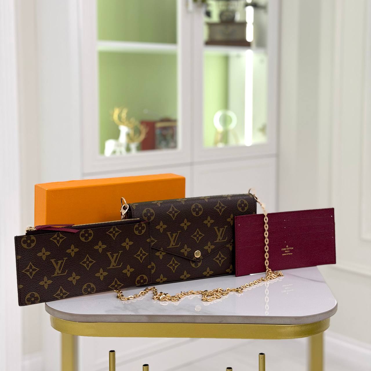 Клатч Louis Vuitton 2