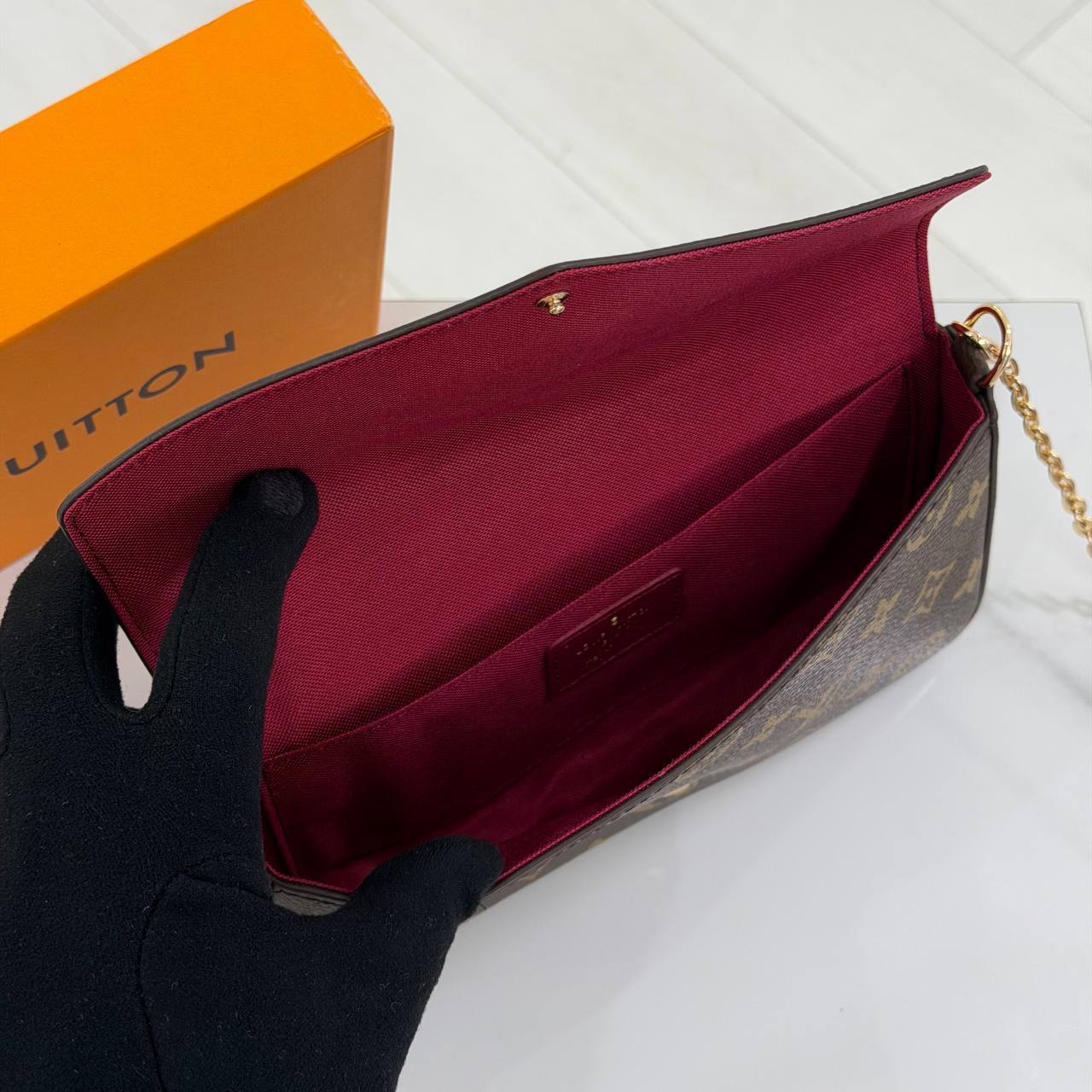 Клатч Louis Vuitton 4