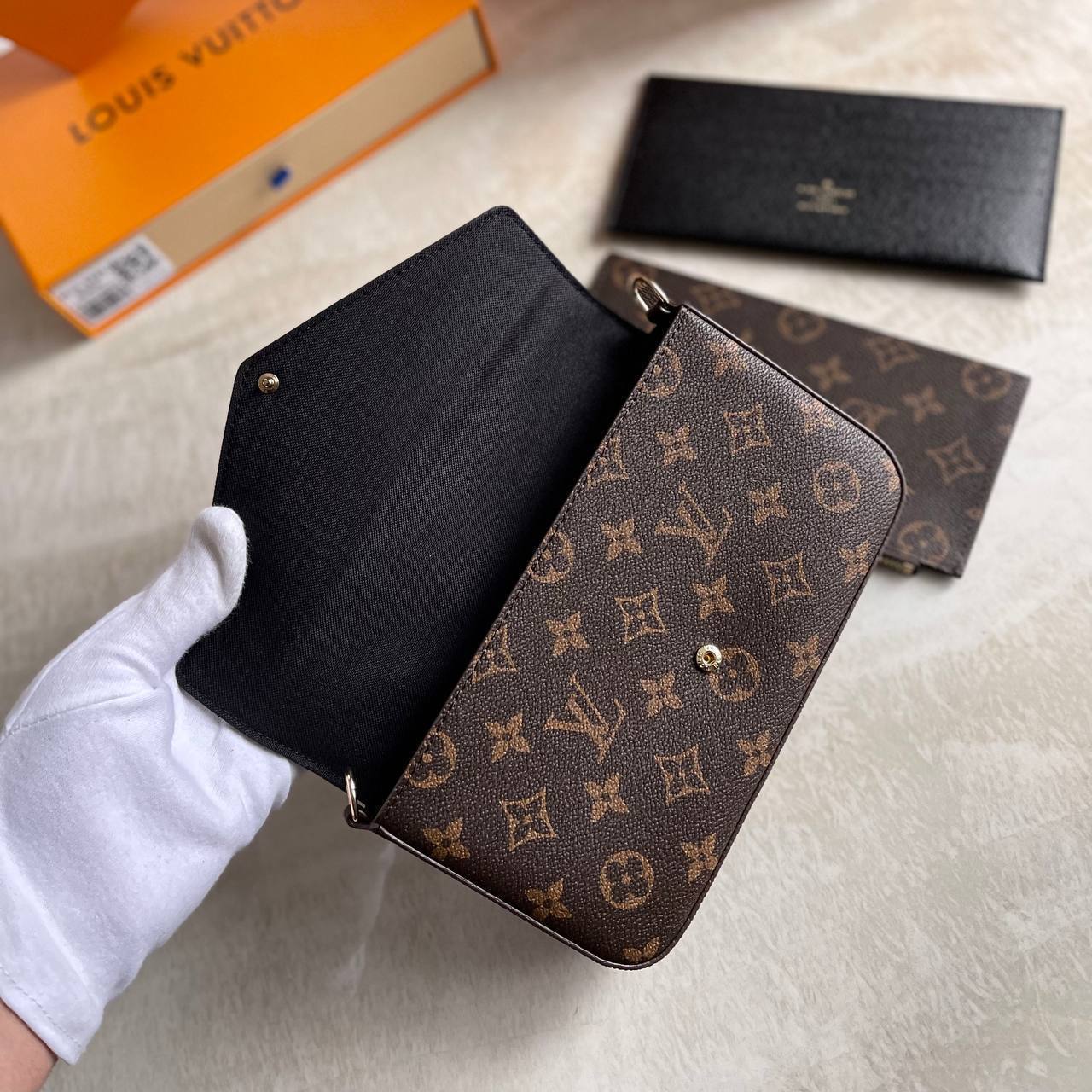 Клатч Louis Vuitton 4