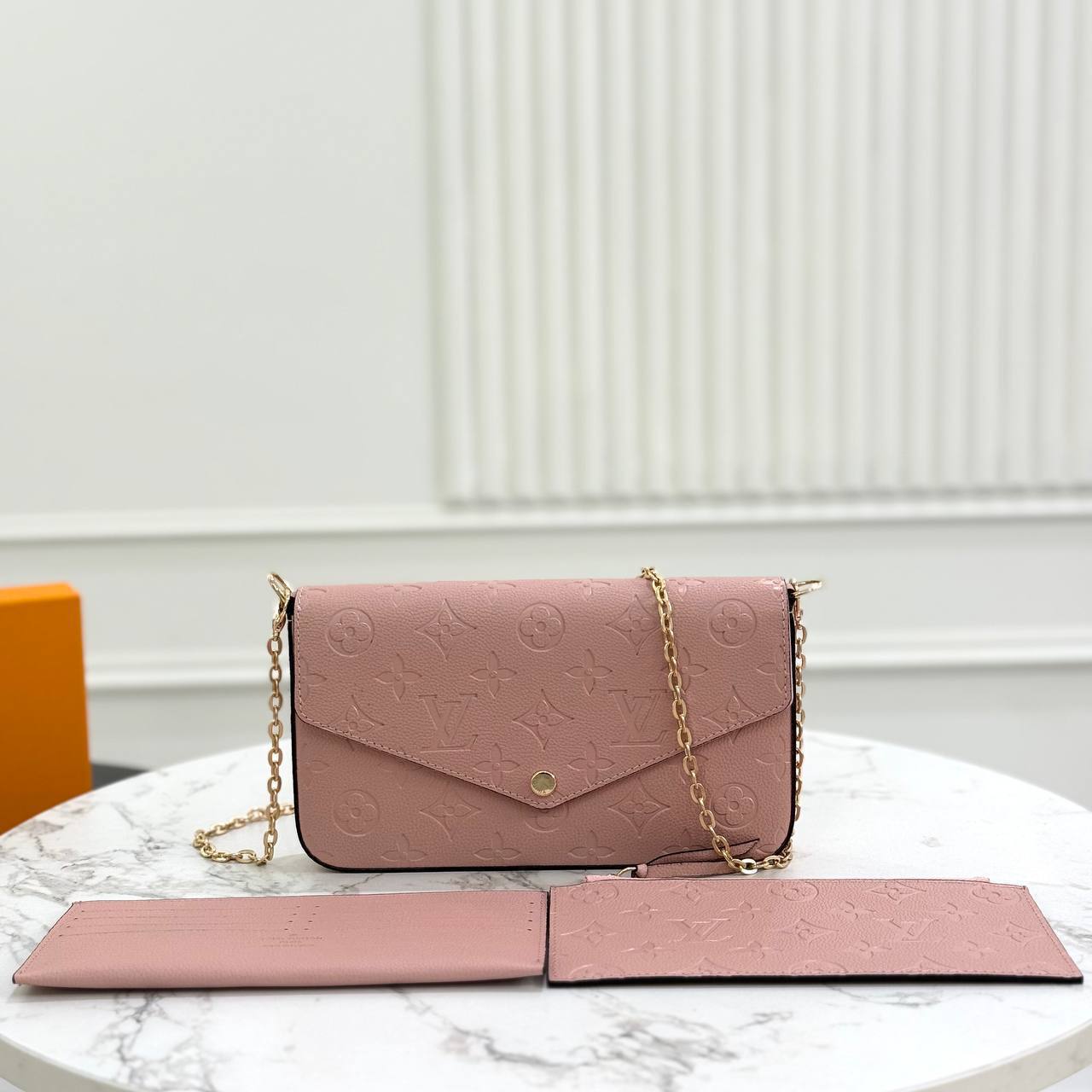 Клатч Louis Vuitton