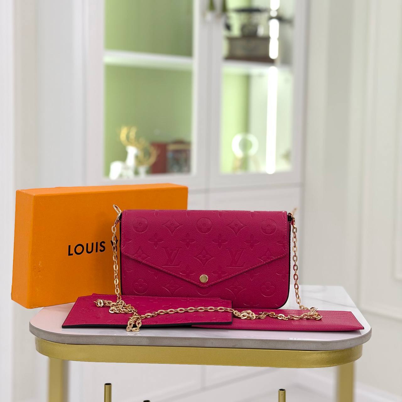 Клатч Louis Vuitton