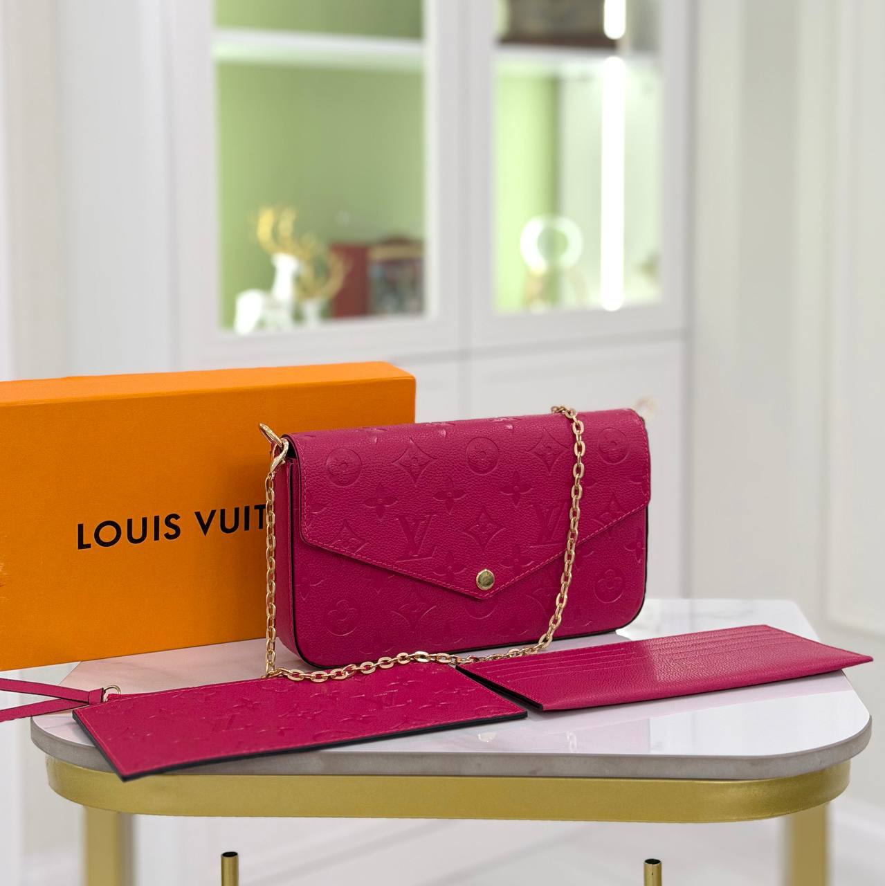 Клатч Louis Vuitton 2