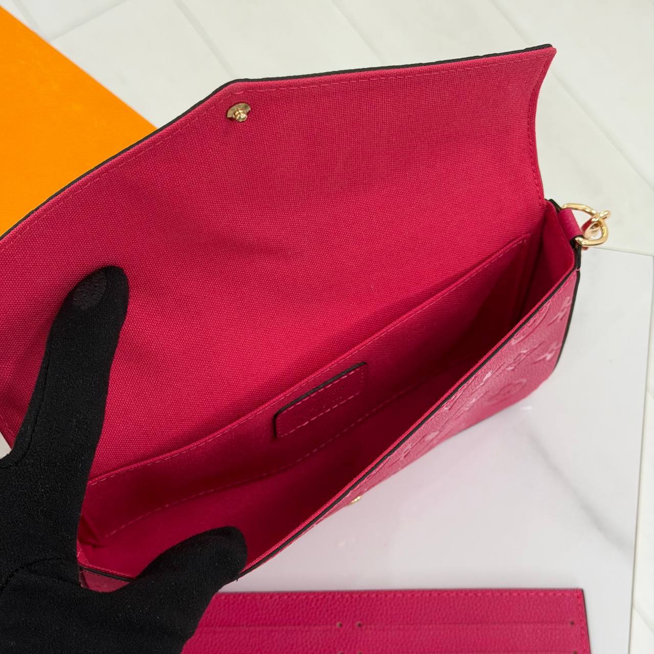 Клатч Louis Vuitton 4
