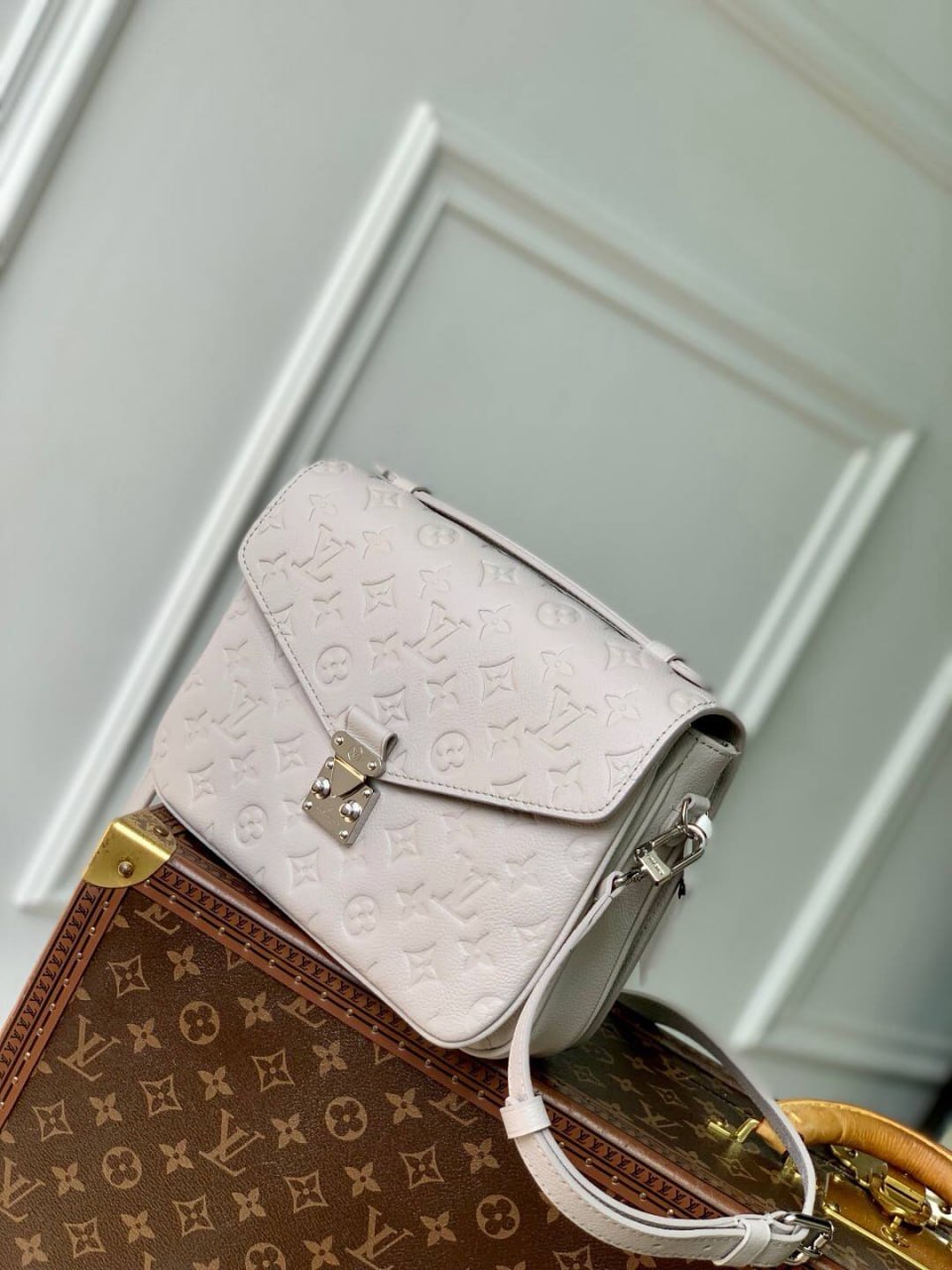 Клатч Louis Vuitton 2