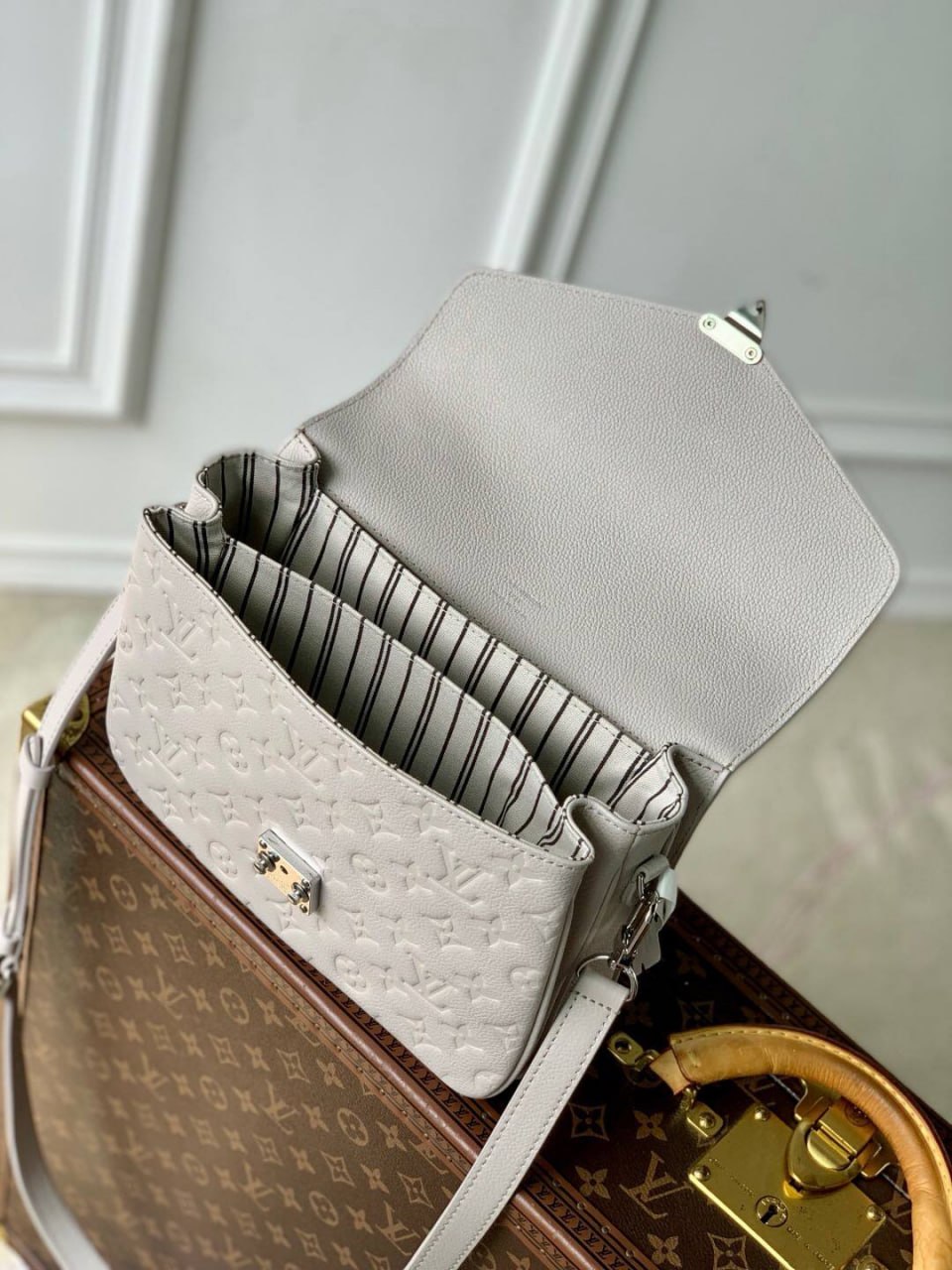 Клатч Louis Vuitton 8