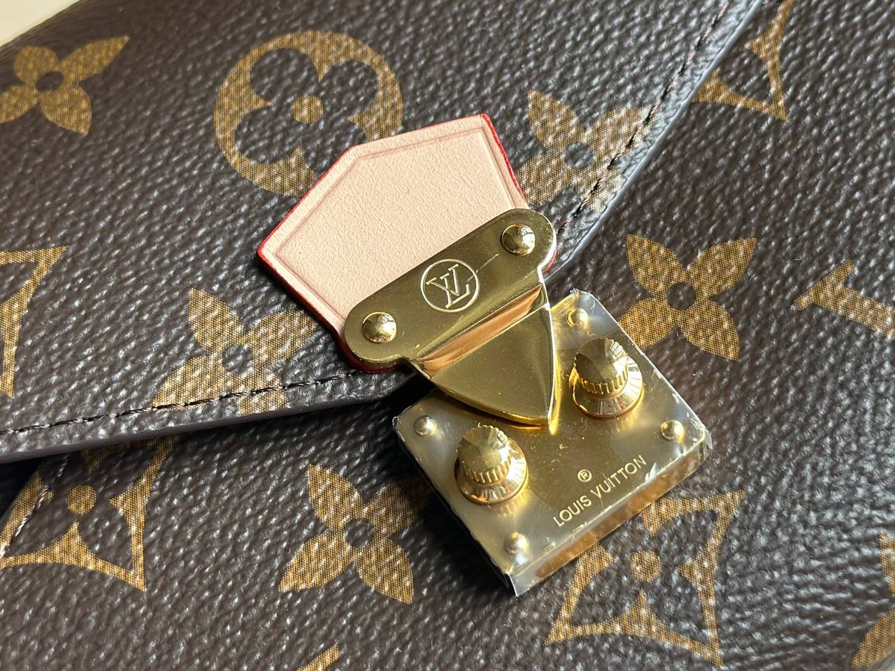 Клатч Louis Vuitton 3