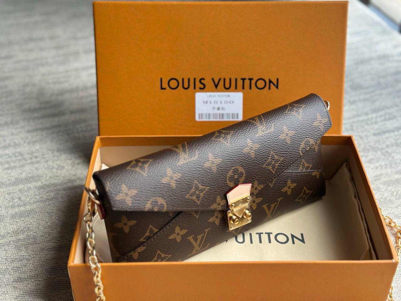 Клатч Louis Vuitton 5