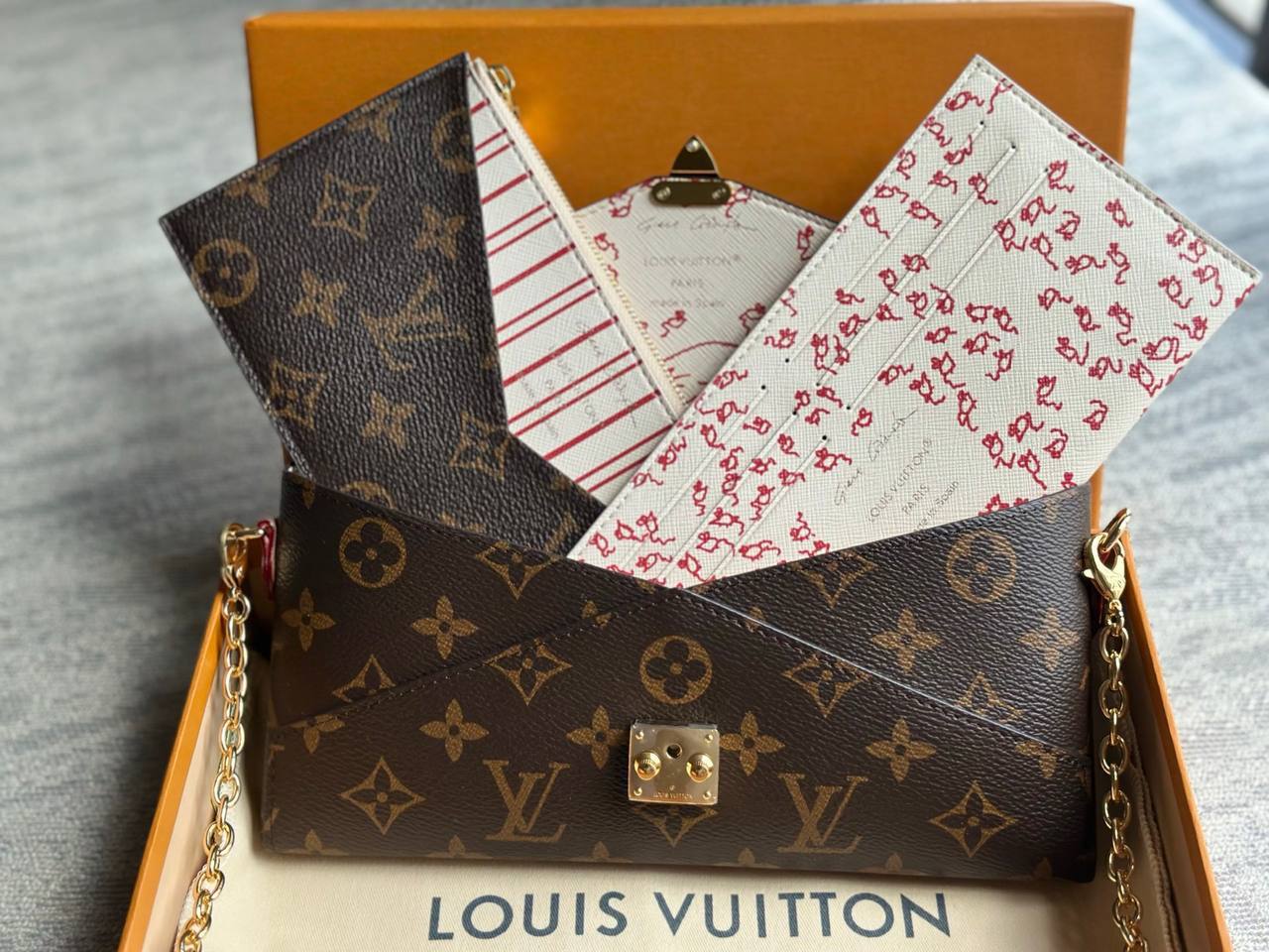 Клатч Louis Vuitton 8