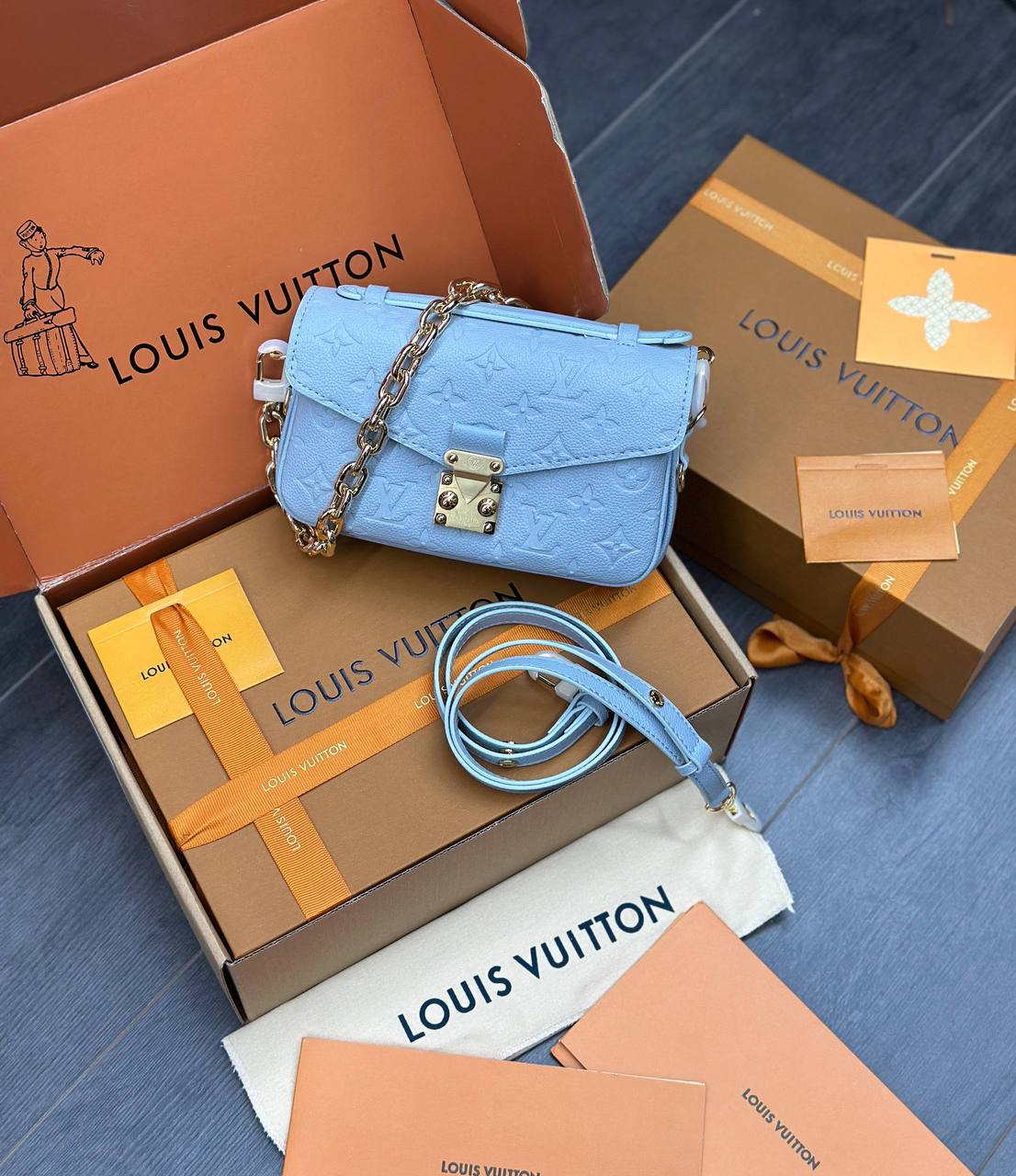 Клатч Louis Vuitton 2