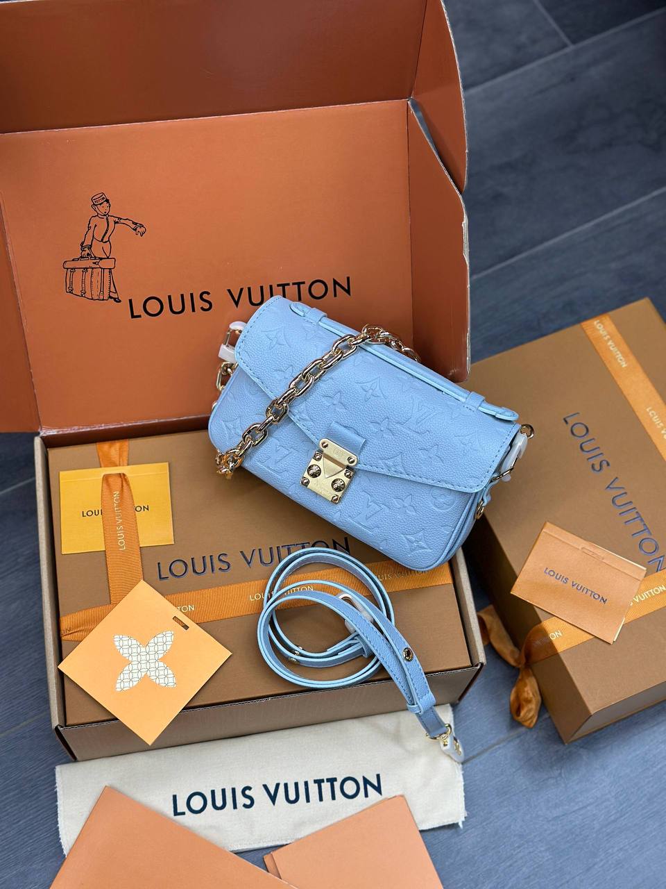 Клатч Louis Vuitton 5