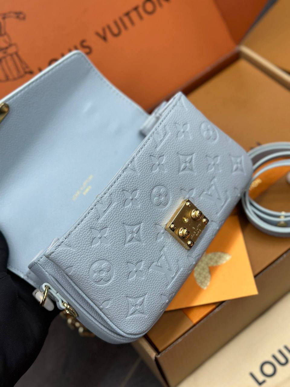 Клатч Louis Vuitton 8