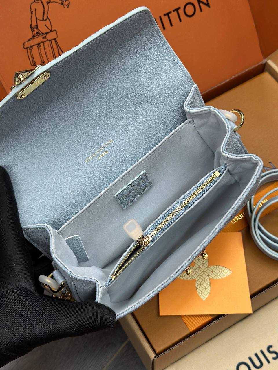 Клатч Louis Vuitton 9
