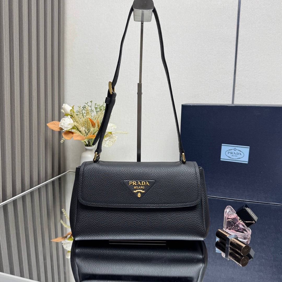 Сумка Prada
