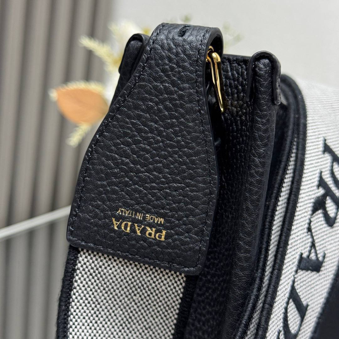 Сумка Prada 4