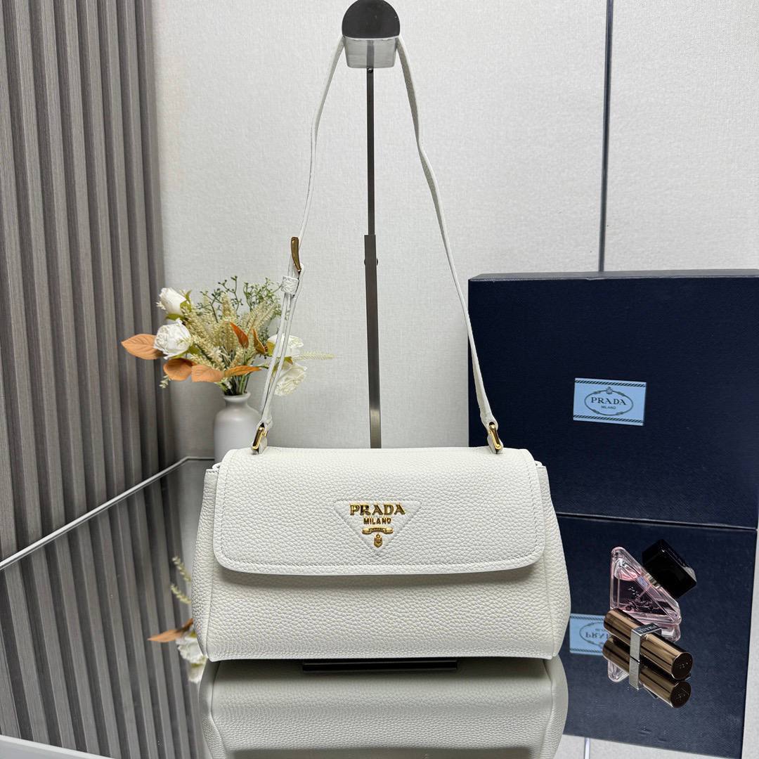 Сумка Prada