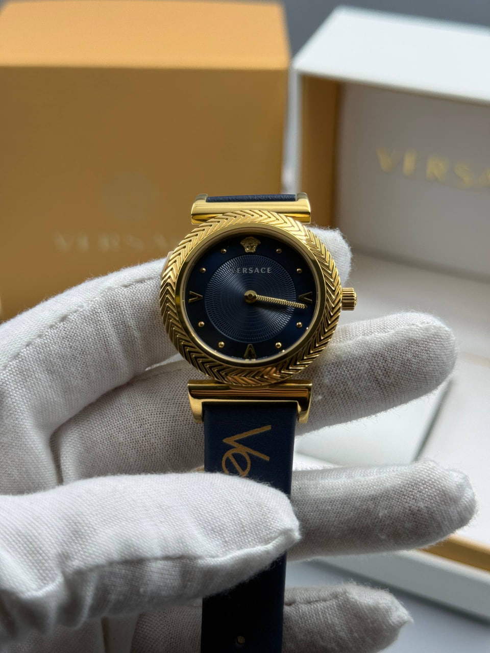 Часы Versace
